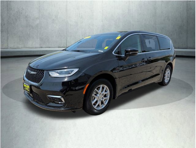 Used 2025 Chrysler Pacifica Select FWD image 1