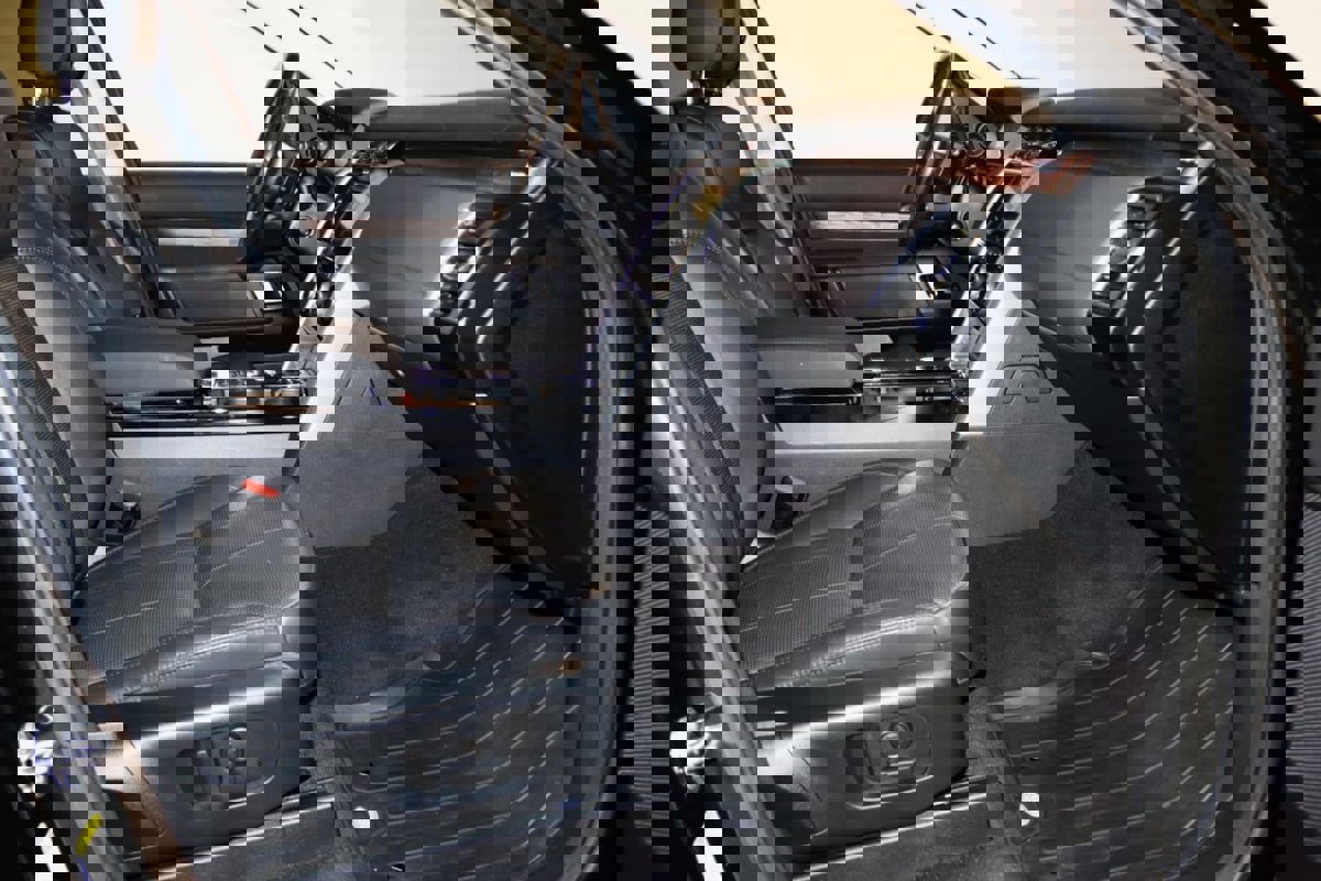 Used 2018 Land Rover Discovery HSE image 54