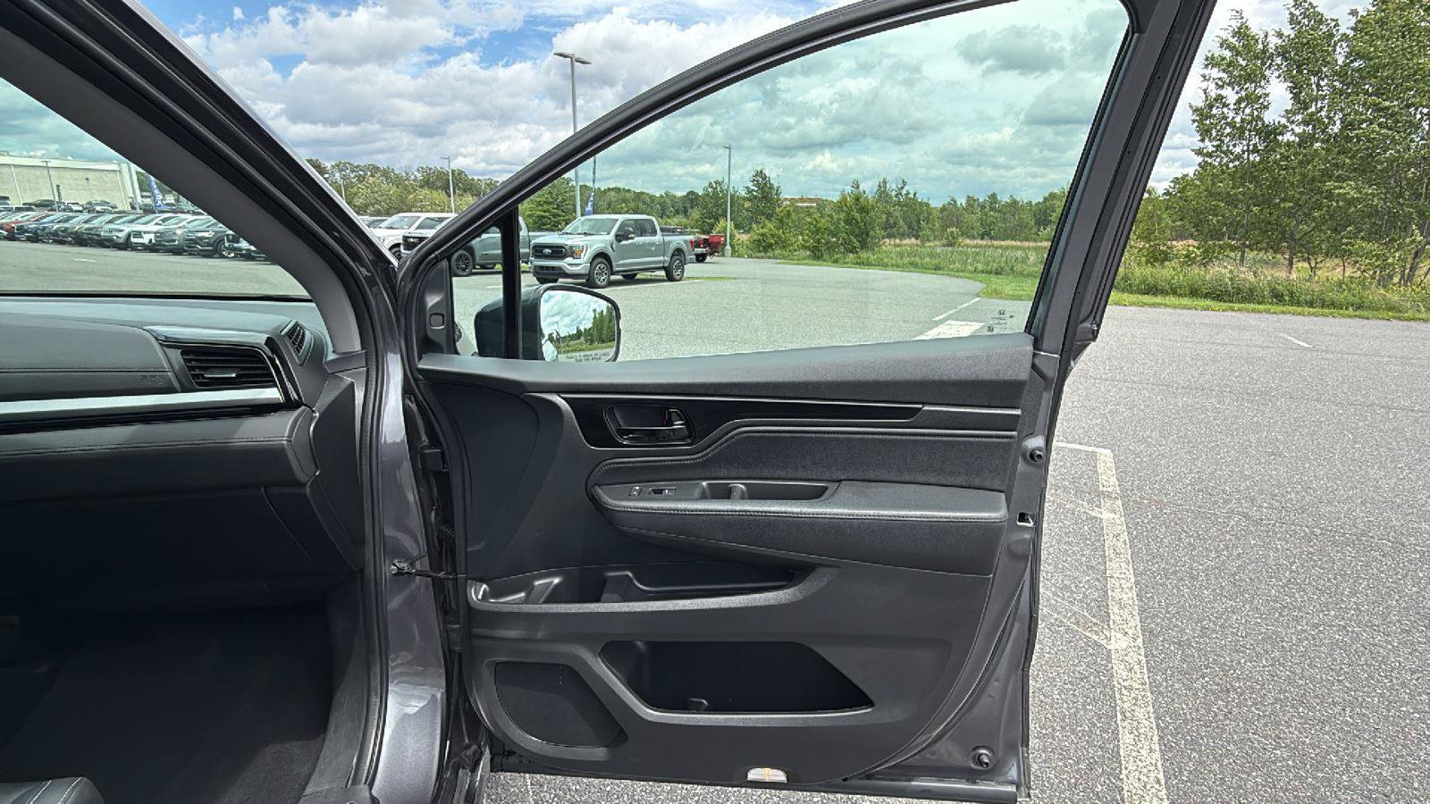 Used 2023 Honda Odyssey Touring image 17