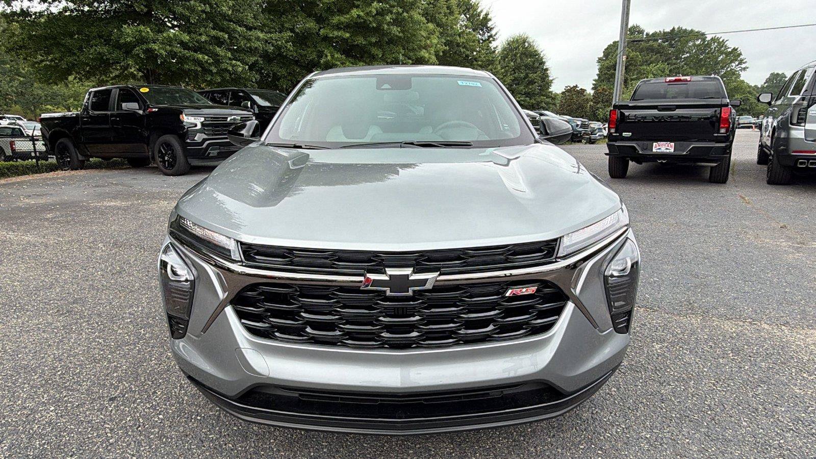 New 2026 Chevrolet Trax RS w/ Sunroof Package FWD video 2