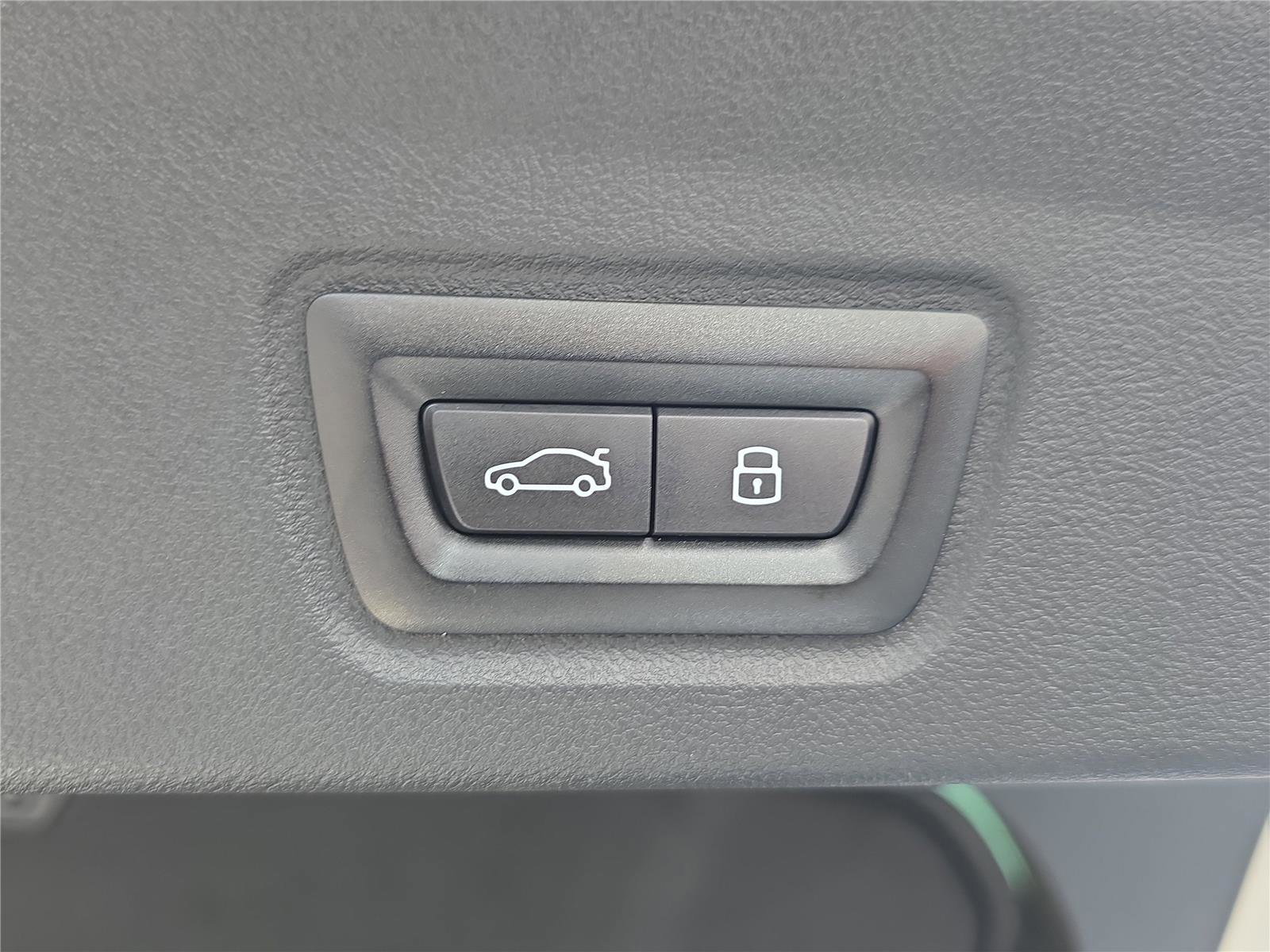 Used 2023 BMW i4 eDrive35 w/ Premium Package image 9