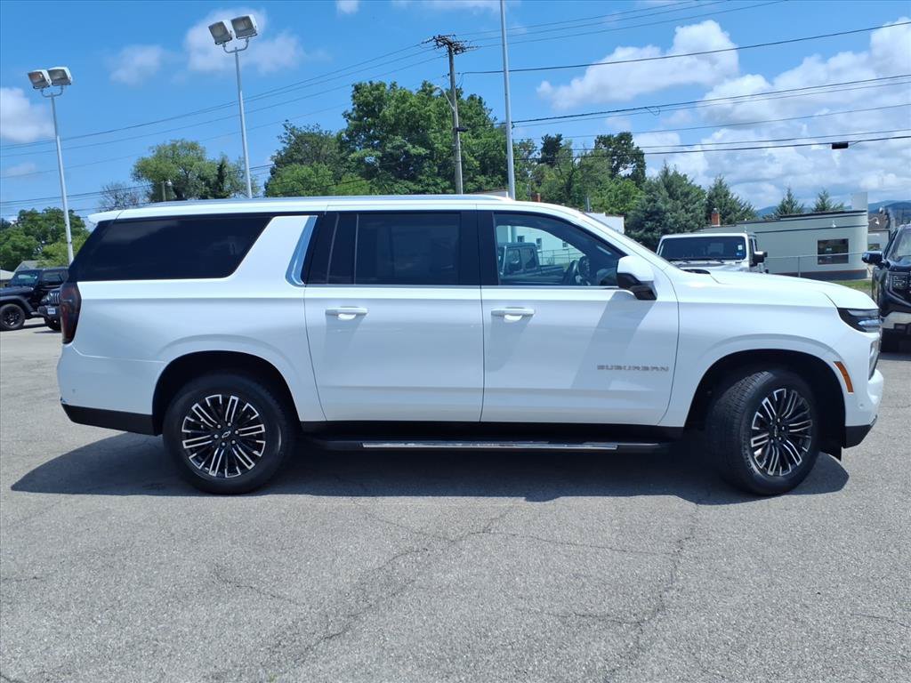 Used 2025 Chevrolet Suburban LT AWD/4WD image 3