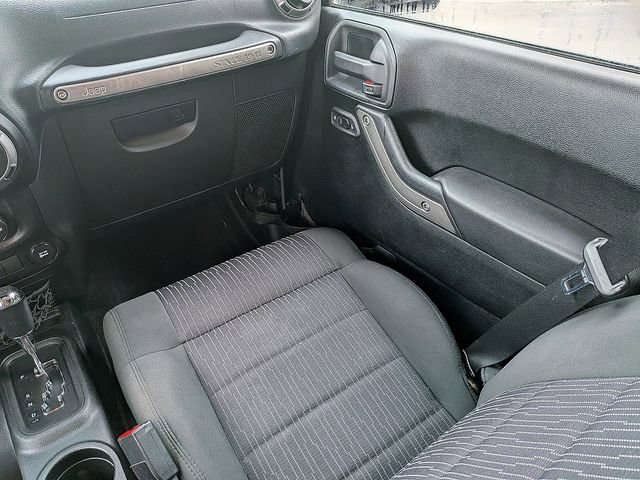Used 2012 Jeep Wrangler Unlimited Sport image 16