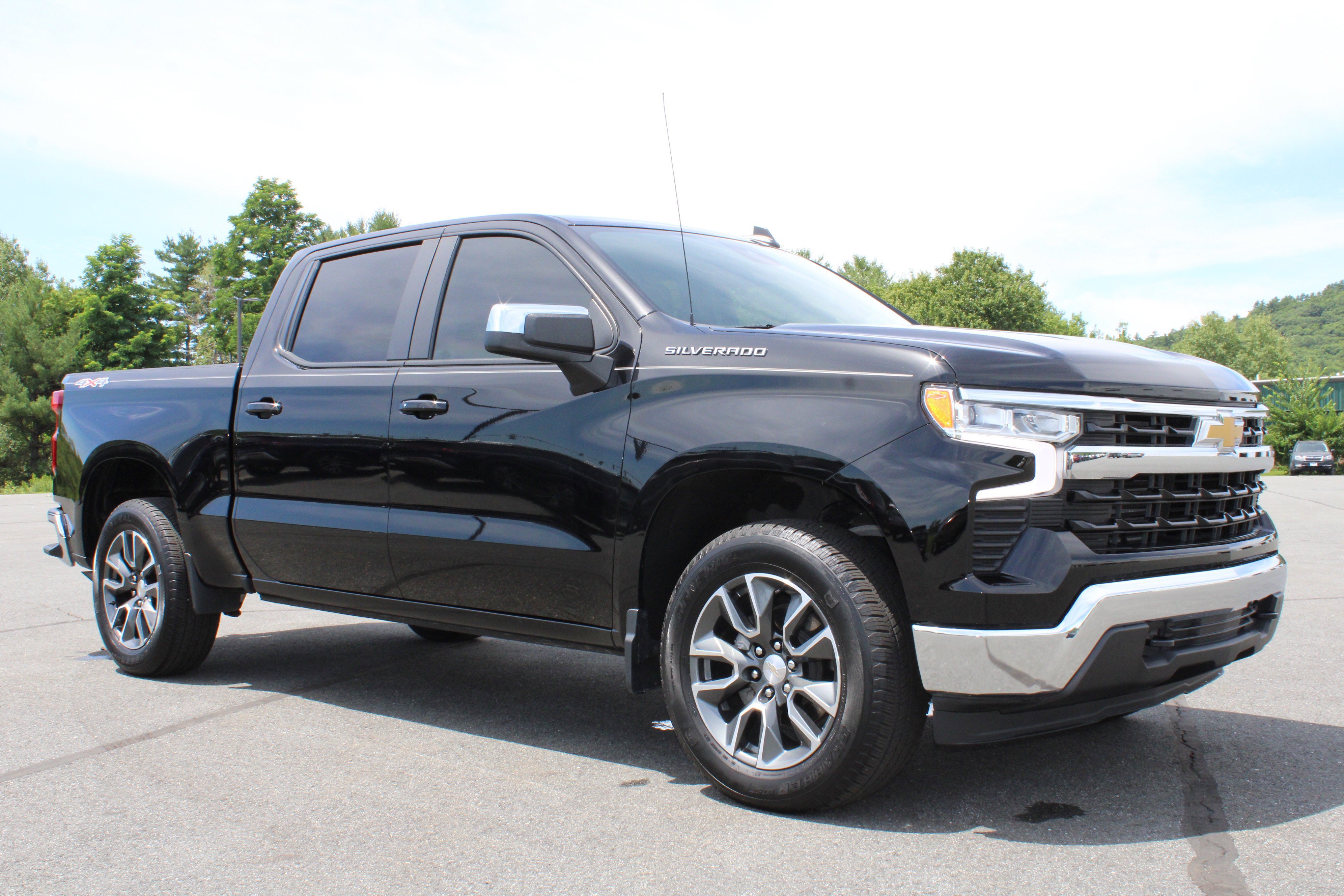Used 2023 Chevrolet Silverado 1500 LT AWD/4WD image 5