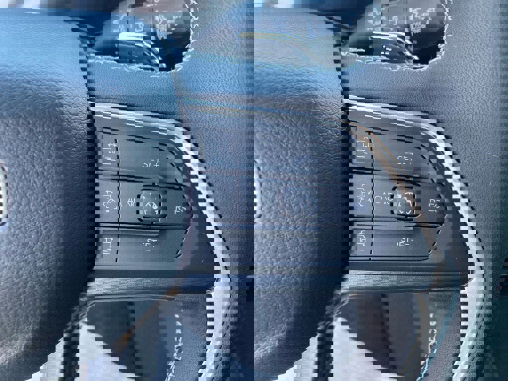 Used 2025 Jeep Grand Cherokee Altitude image 17