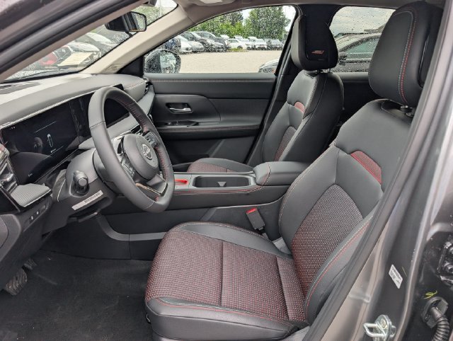 New 2026 Nissan Kicks SR w/ SR Premium Package AWD/4WD image 12