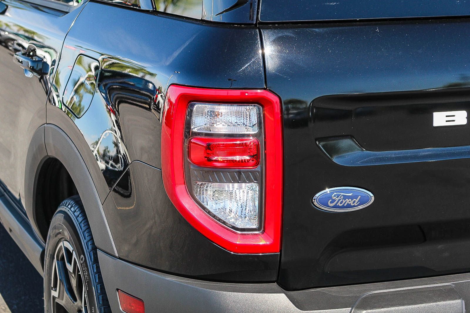 Certified 2025 Ford Bronco Sport Outer Banks w/ Outer Banks Tech Package+ AWD/4WD image 9