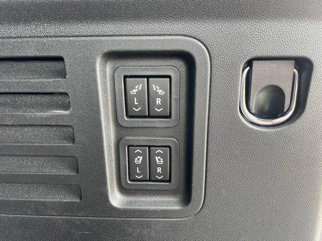 Used 2025 Buick Enclave Avenir w/ LPO, Floor Liner Package AWD/4WD image 20