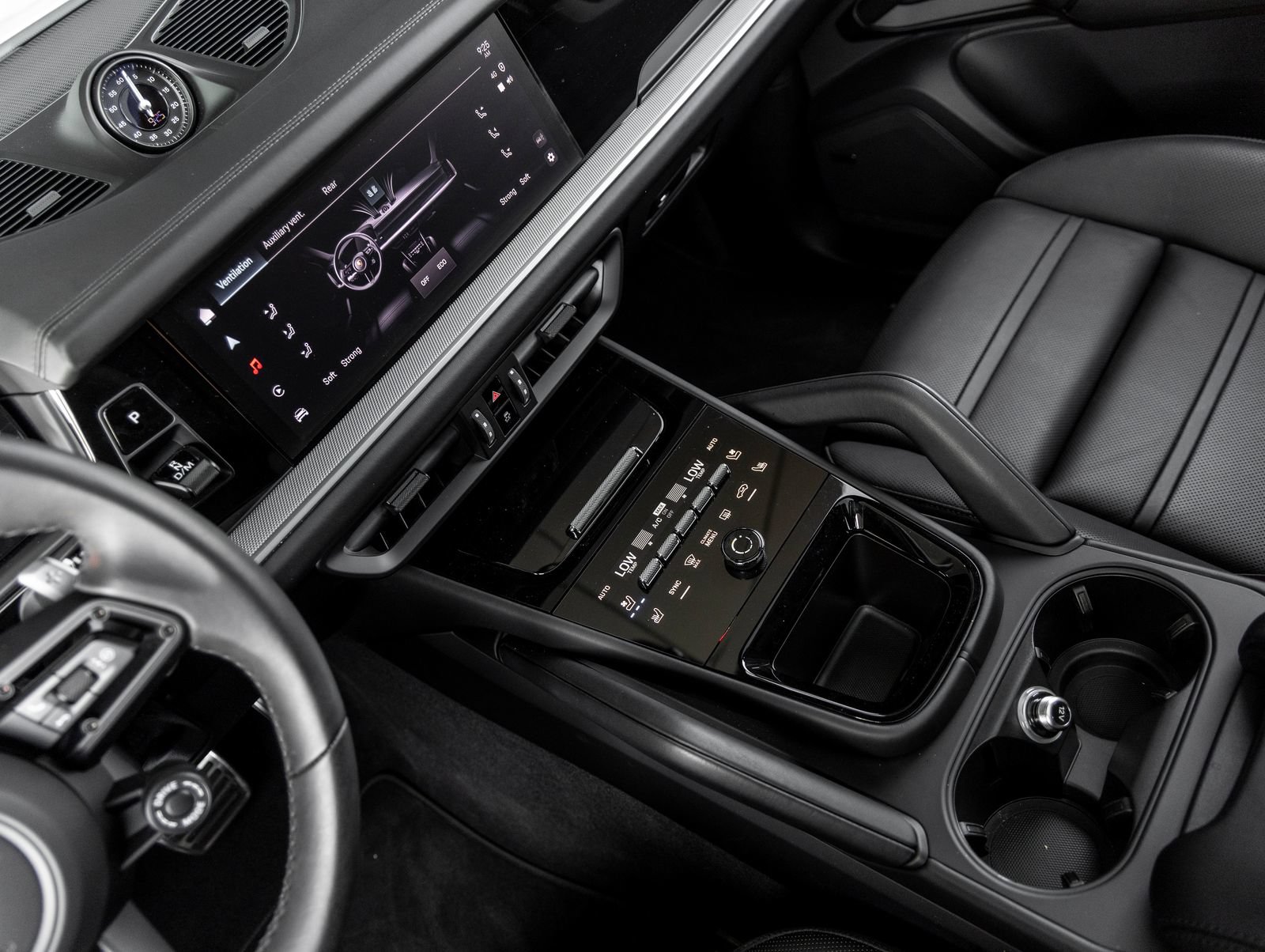 Certified 2025 Porsche Cayenne S AWD/4WD image 31