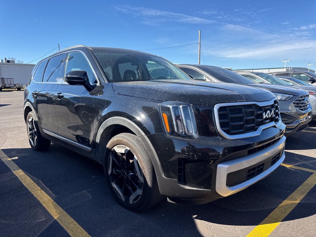 Used 2025 Kia Telluride S FWD image 2