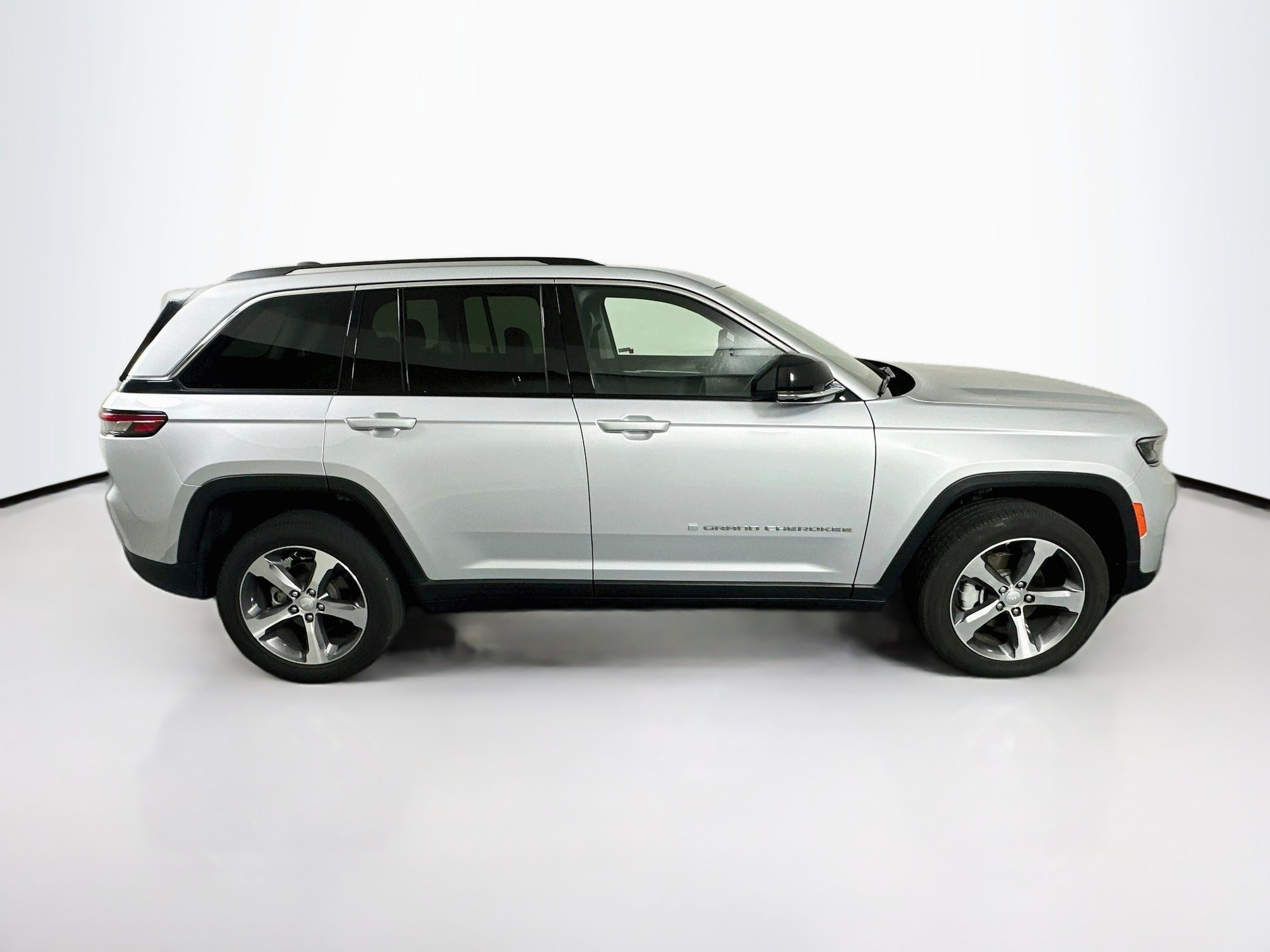 Used 2023 Jeep Grand Cherokee Limited RWD image 10
