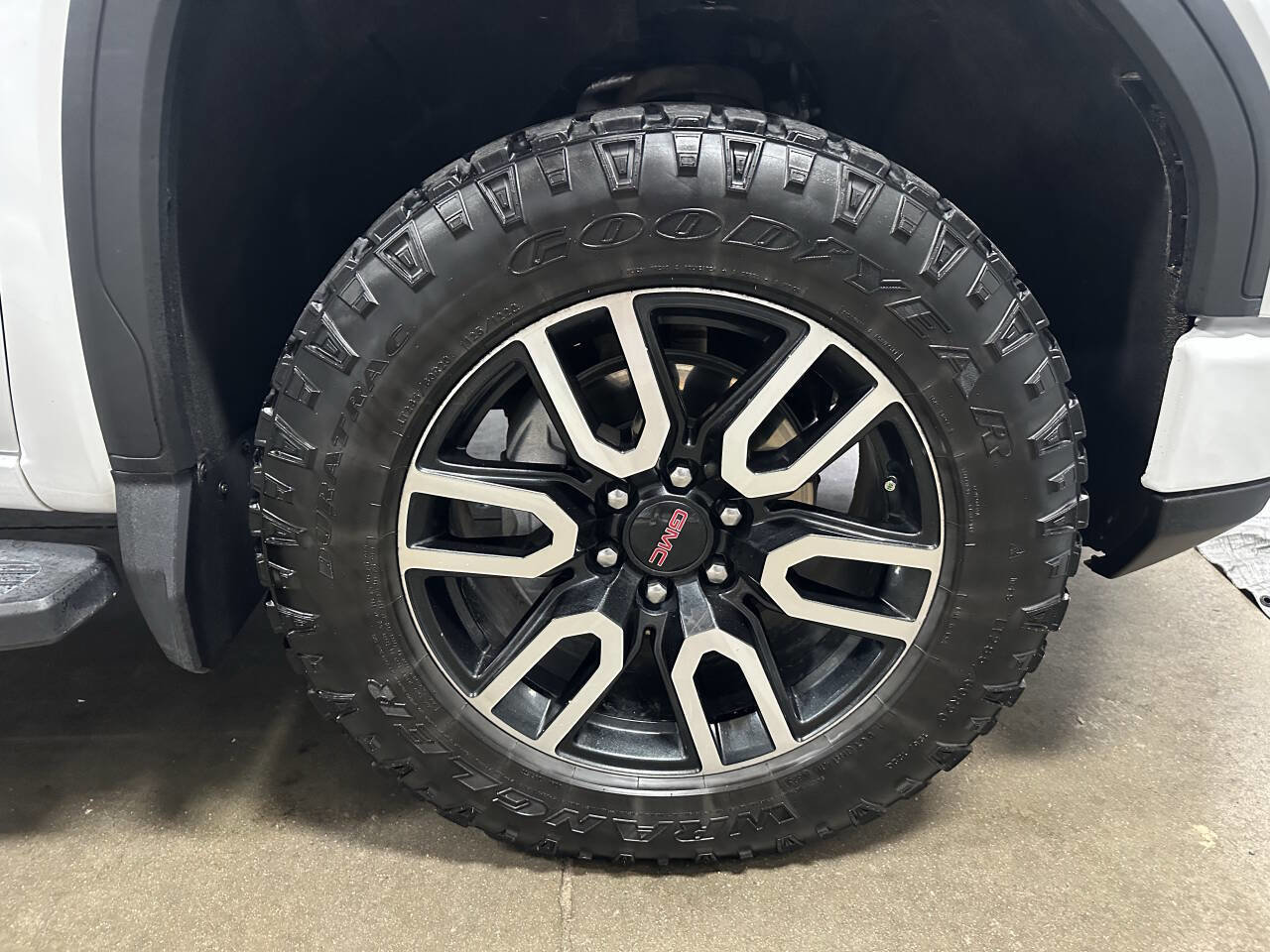 Used 2024 GMC Sierra 1500 AT4 w/ Technology Package image 27