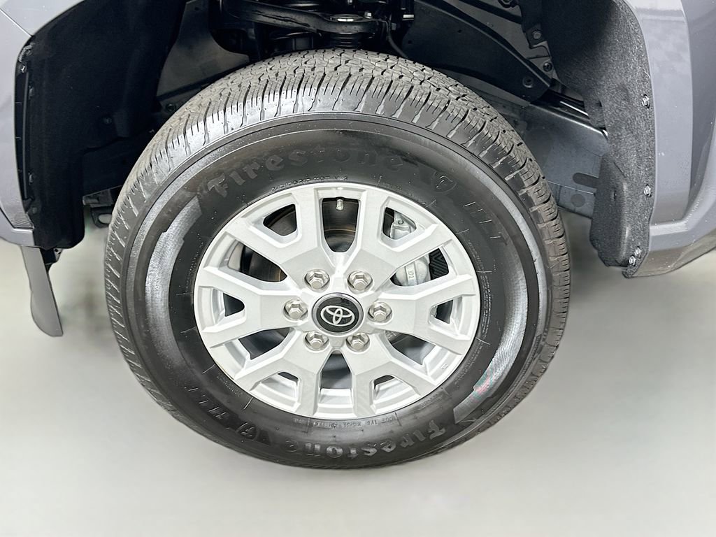 Certified 2025 Toyota Tacoma SR5 AWD/4WD image 30