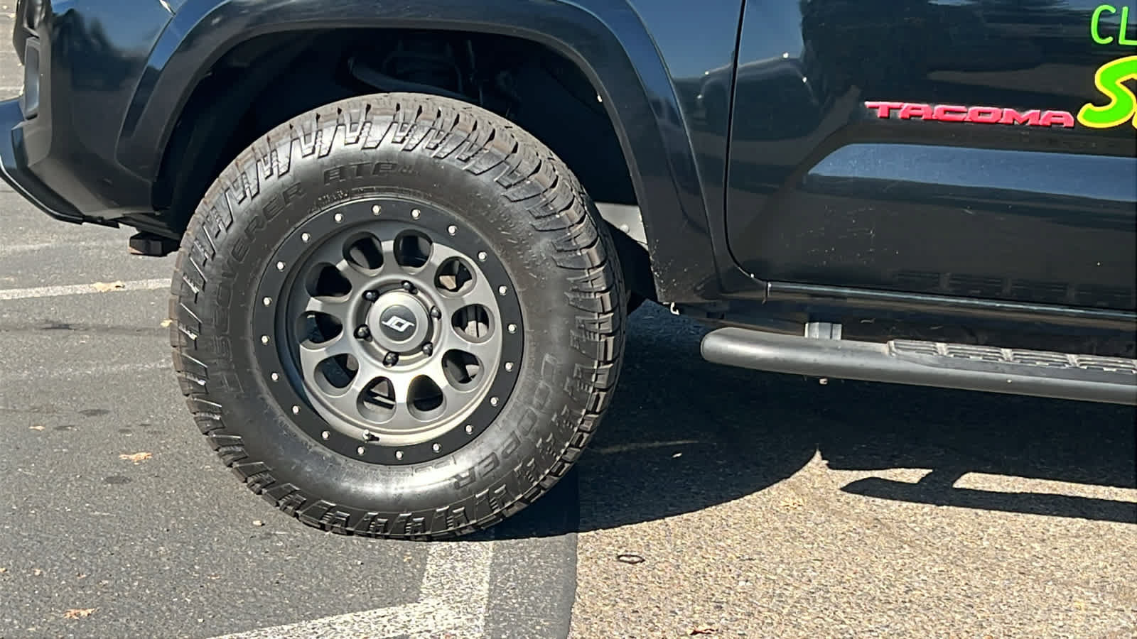 Used 2019 Toyota Tacoma TRD Sport AWD/4WD image 9