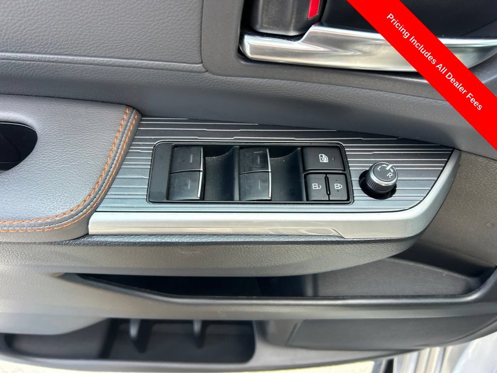 Used 2024 Toyota Sienna XSE w/ XSE Plus Package FWD image 4
