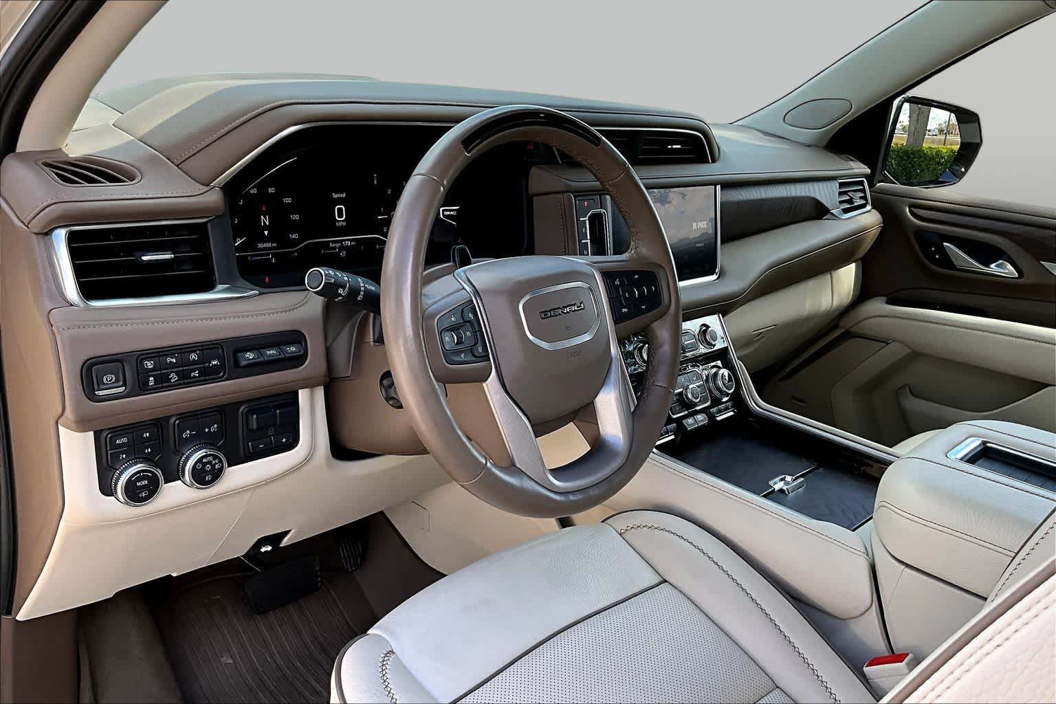 Used 2024 GMC Yukon Denali w/ Advanced Technology Package AWD/4WD image 32