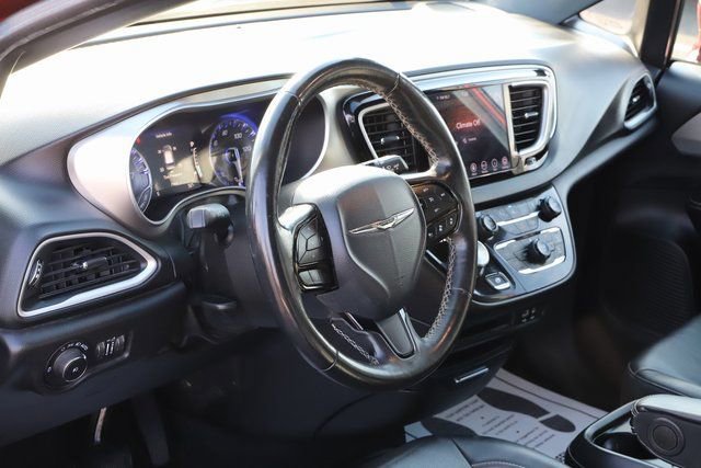 Used 2020 Chrysler Pacifica Touring-L w/ Advanced Safetytec Group image 13