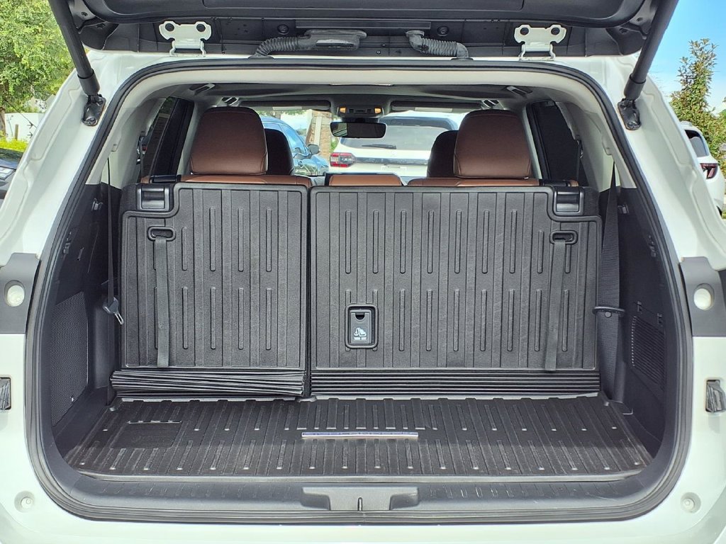 Used 2025 Toyota Highlander Limited AWD/4WD image 19