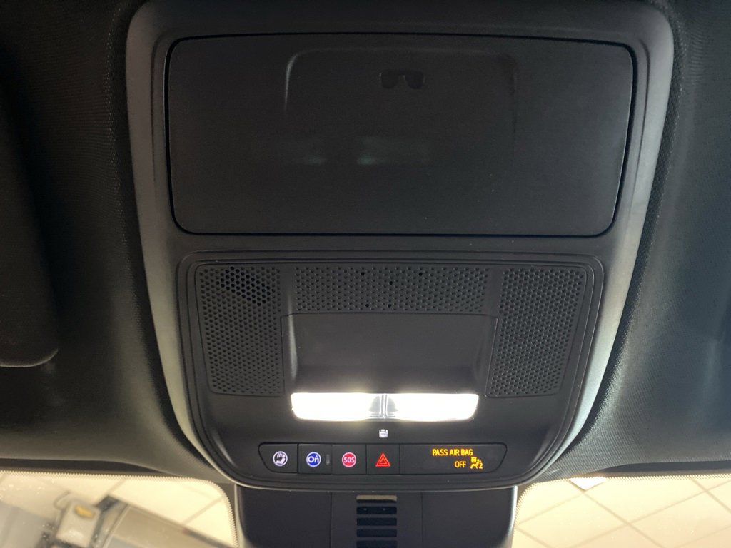 Used 2025 Chevrolet Traverse LT image 32