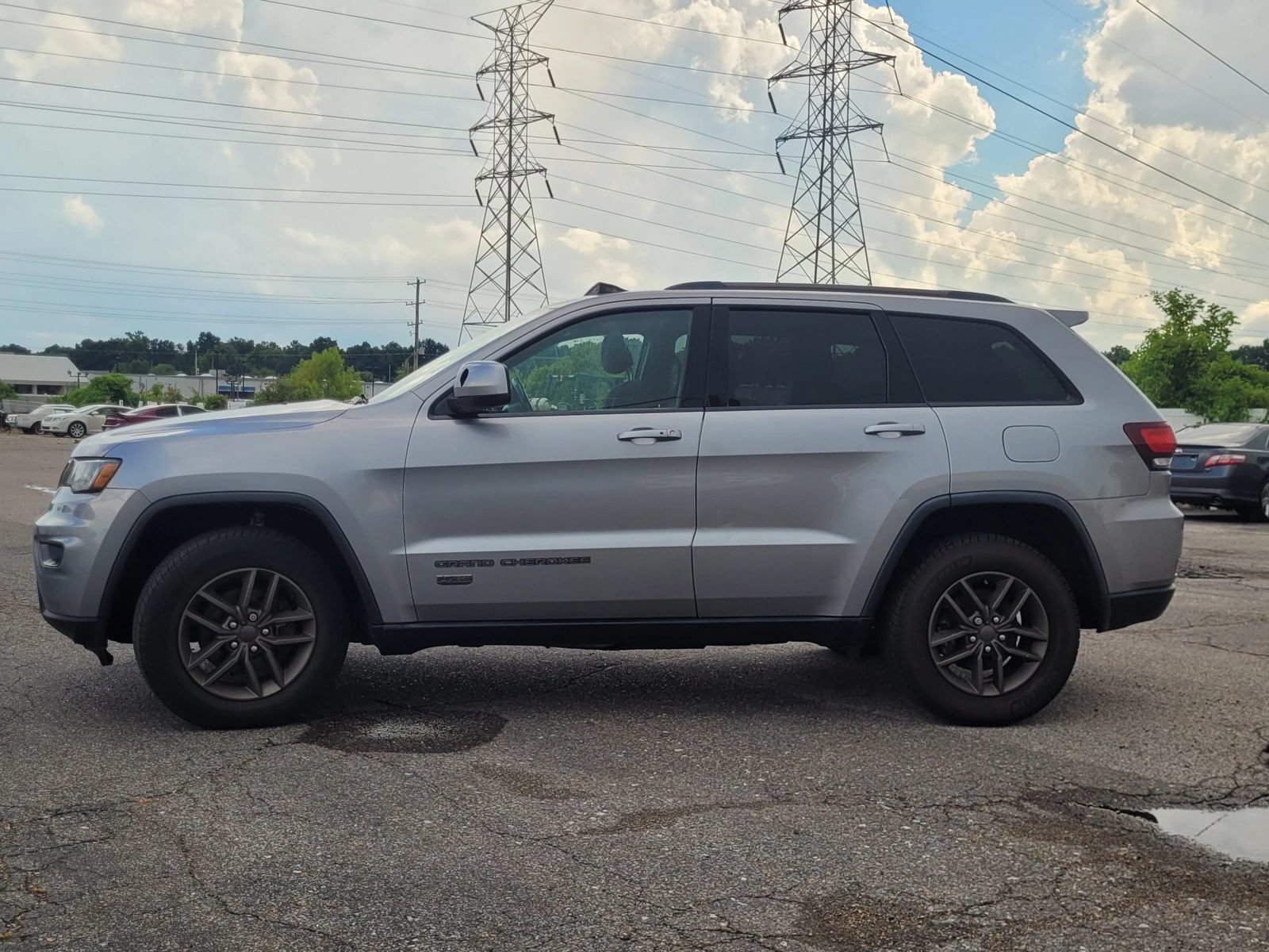 Used 2016 Jeep Grand Cherokee Laredo 75th Anniversary AWD/4WD image 8