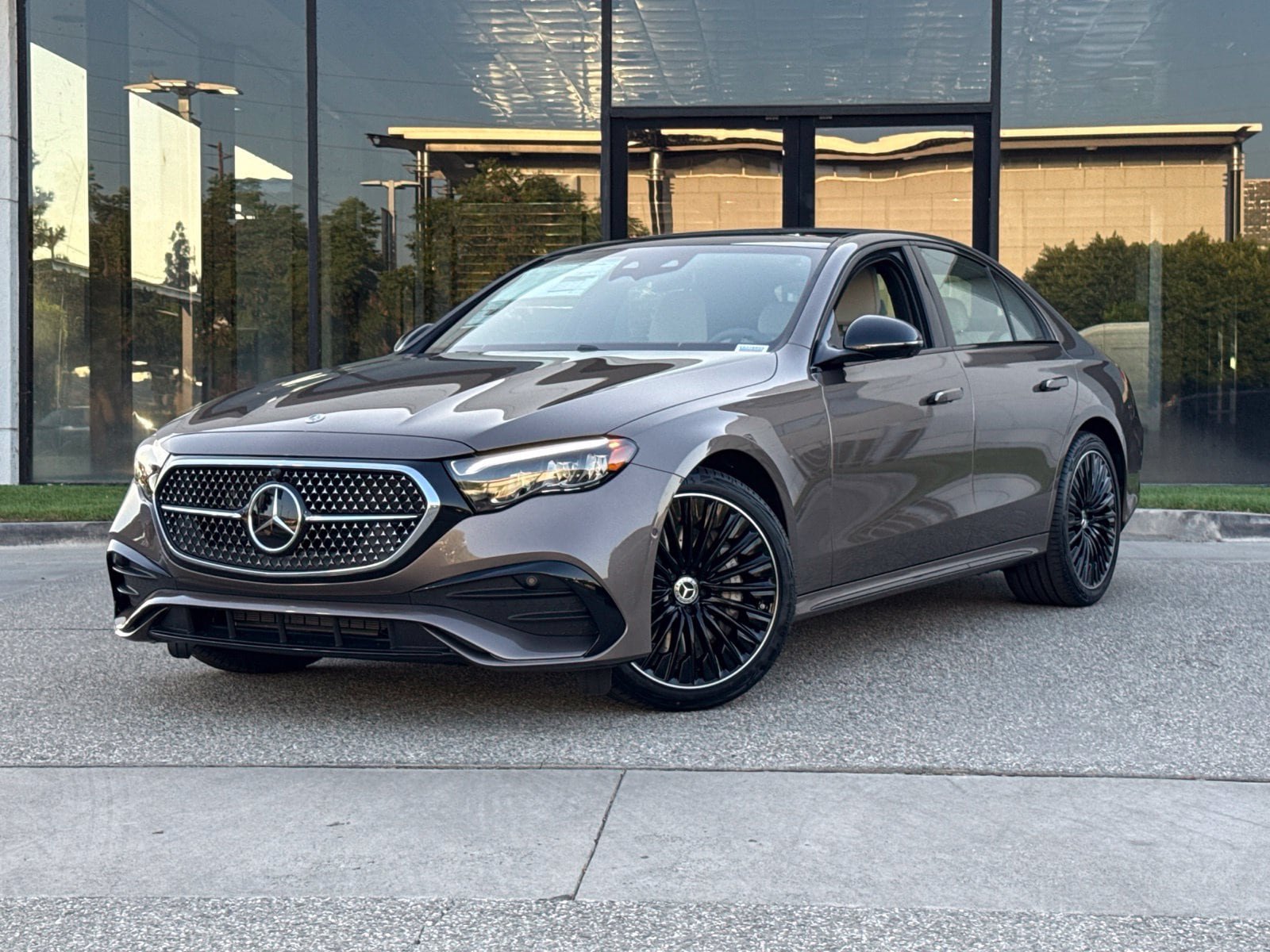New 2027 Mercedes-Benz E 450 4MATIC Sedan image 2