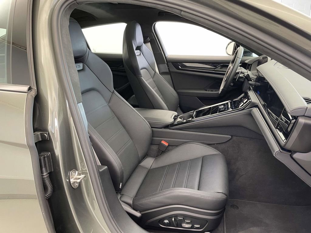 Certified 2025 Porsche Panamera GTS image 23