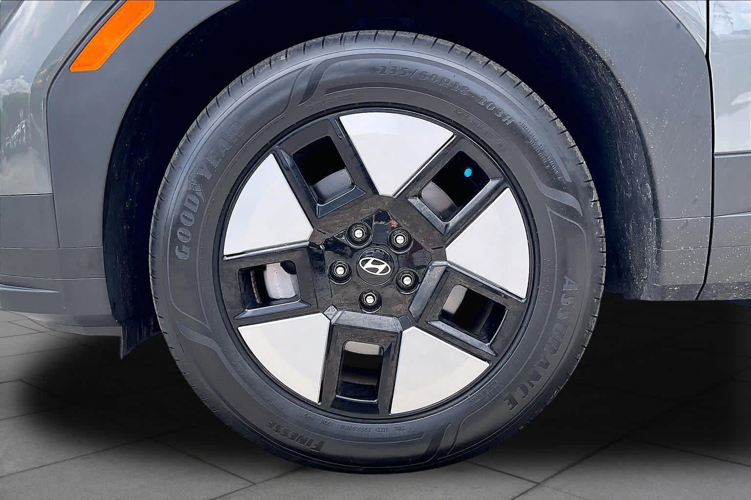 Used 2024 Hyundai Santa Fe SEL FWD image 10