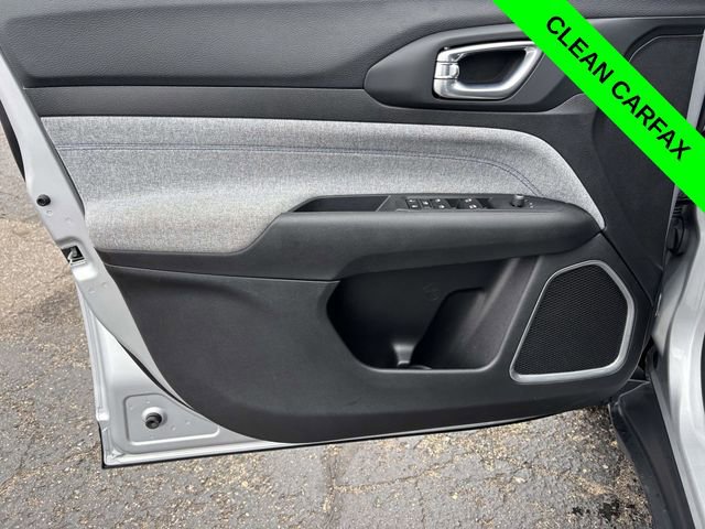 Used 2024 Jeep Compass Latitude image 9