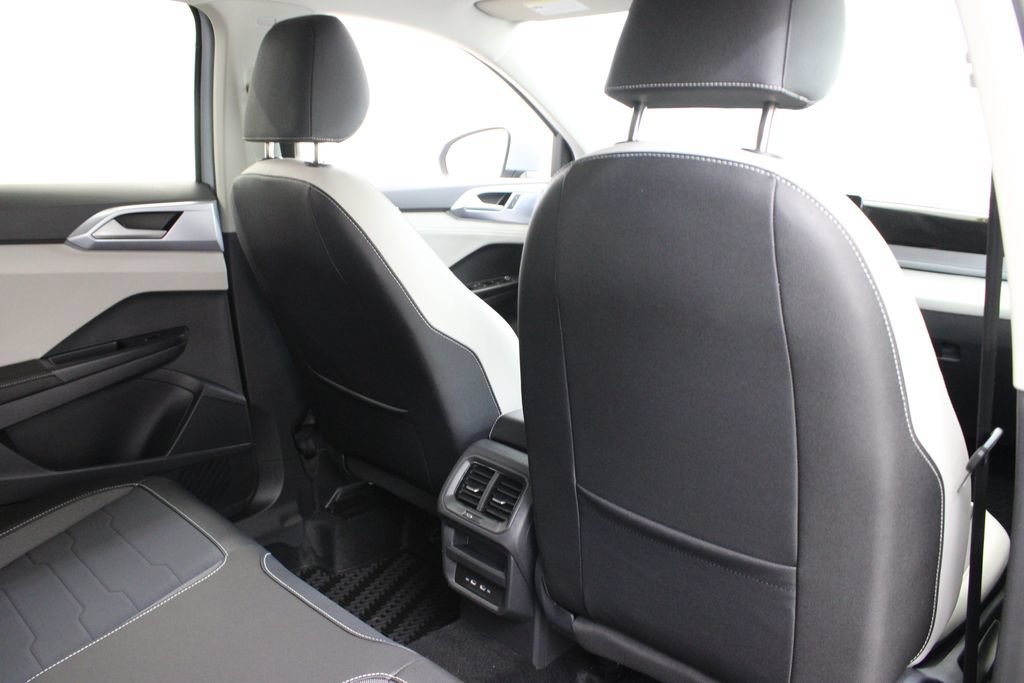 New 2026 Volkswagen Taos SE FWD image 19