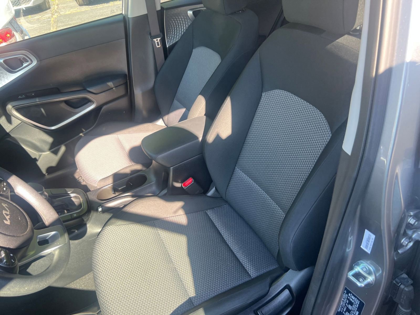 Used 2025 Kia Soul LX w/ LX Technology Package FWD image 31