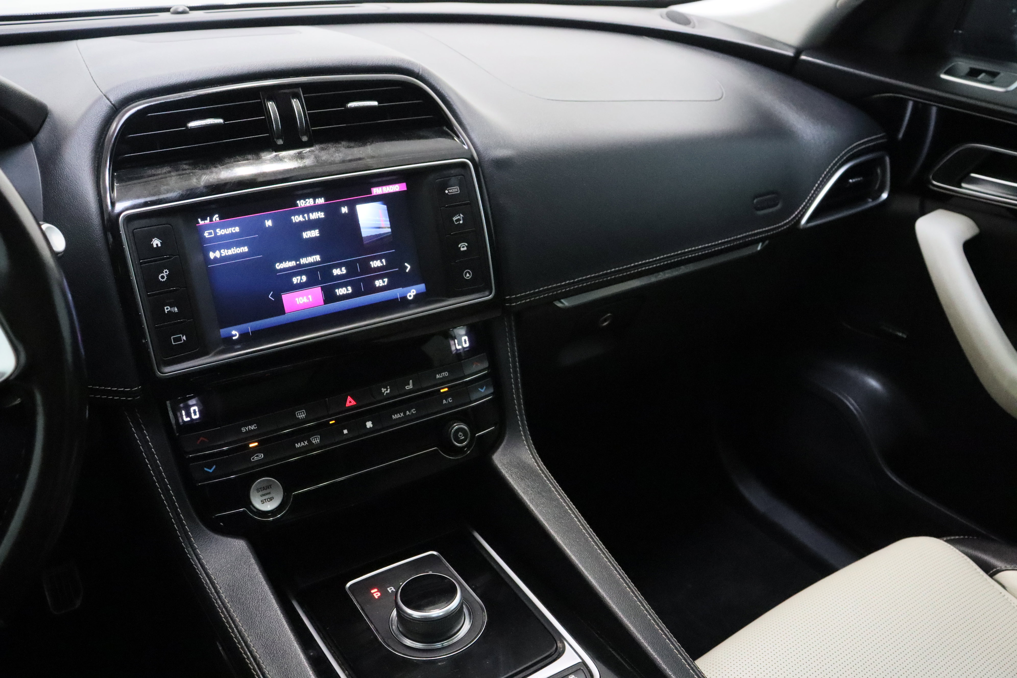 Used 2018 Jaguar F-PACE R-Sport AWD/4WD image 16