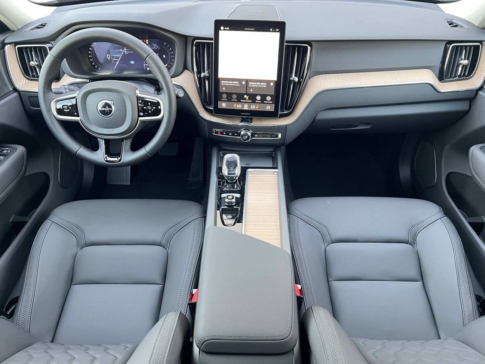 New 2026 Volvo XC60 B5 Plus w/ Protection Package Premier AWD/4WD image 20