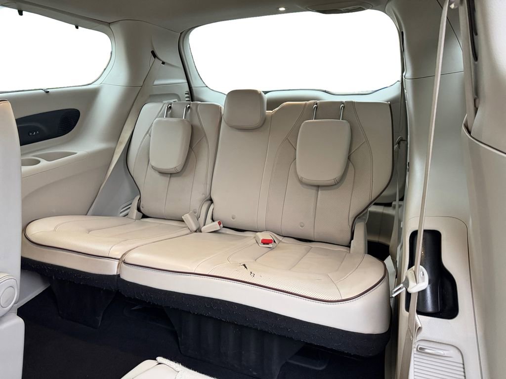 Used 2020 Chrysler Pacifica Limited image 21