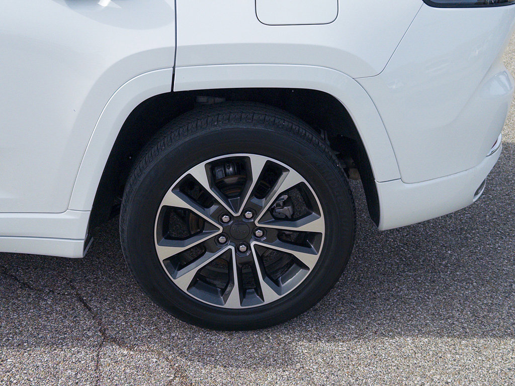 Used 2023 Jeep Grand Cherokee Overland w/ Luxury Tech Group IV image 4
