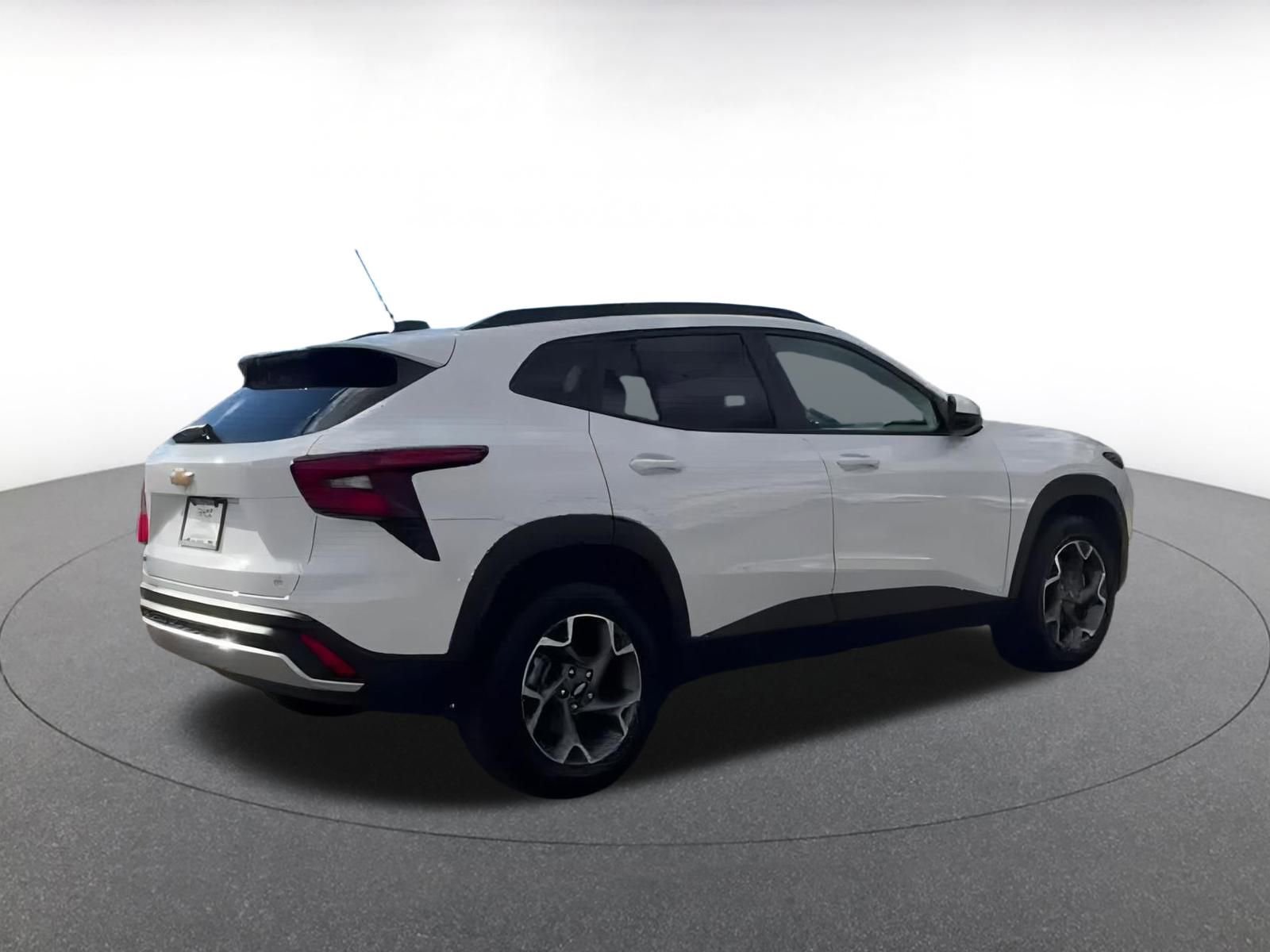 Used 2025 Chevrolet Trax LT image 11