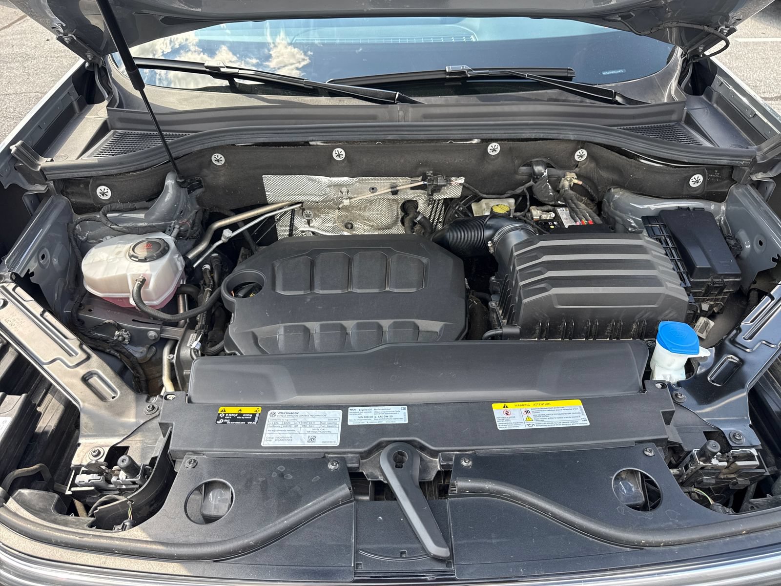 Certified 2025 Volkswagen Atlas Cross Sport SE AWD/4WD image 23
