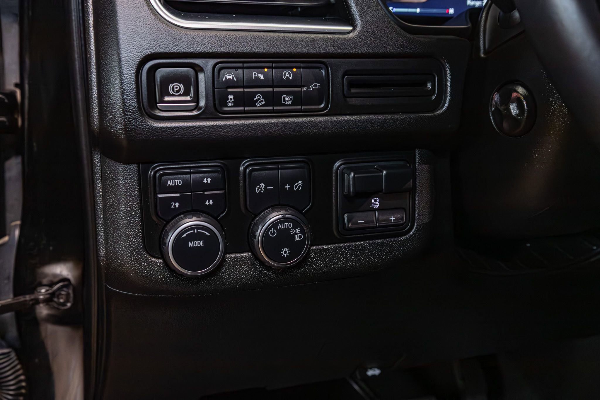 Used 2022 Chevrolet Tahoe Z71 w/ Luxury Package image 17