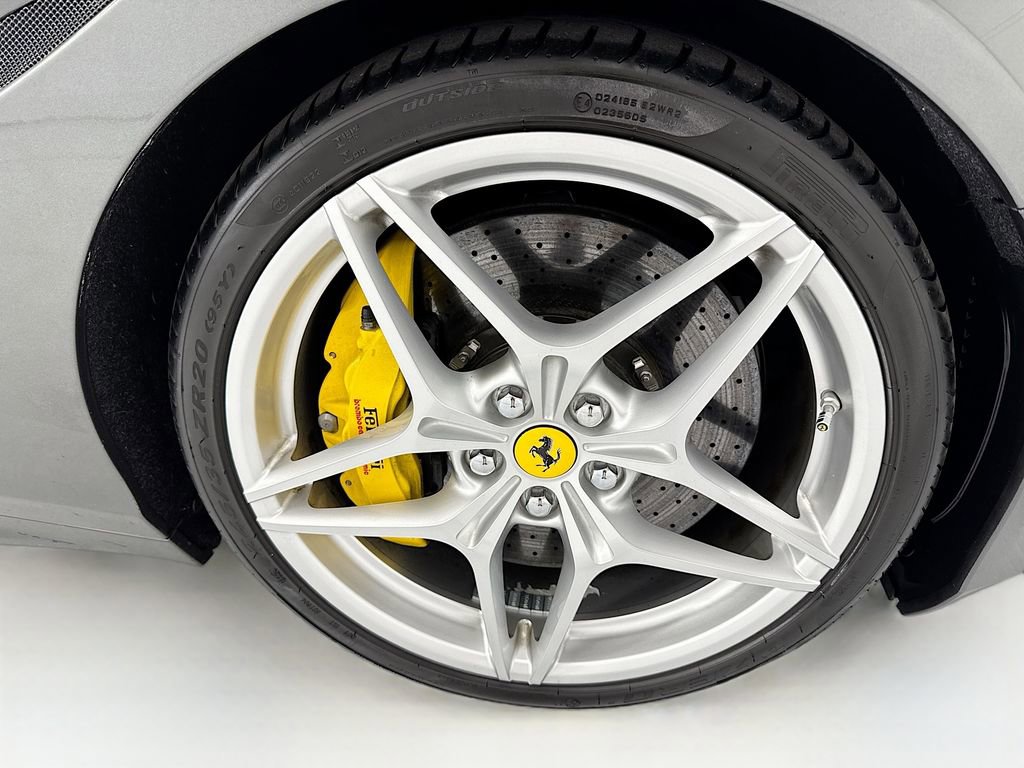 Used 2015 Ferrari California T RWD image 37
