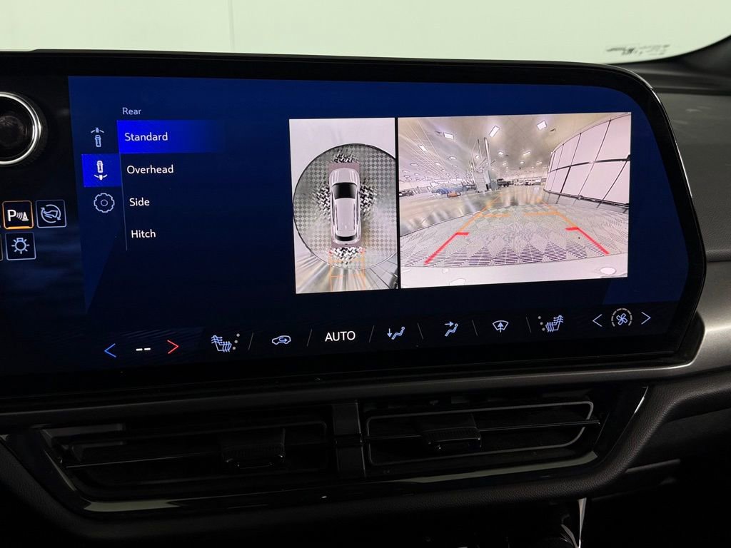 Used 2024 Chevrolet Equinox EV RS image 20