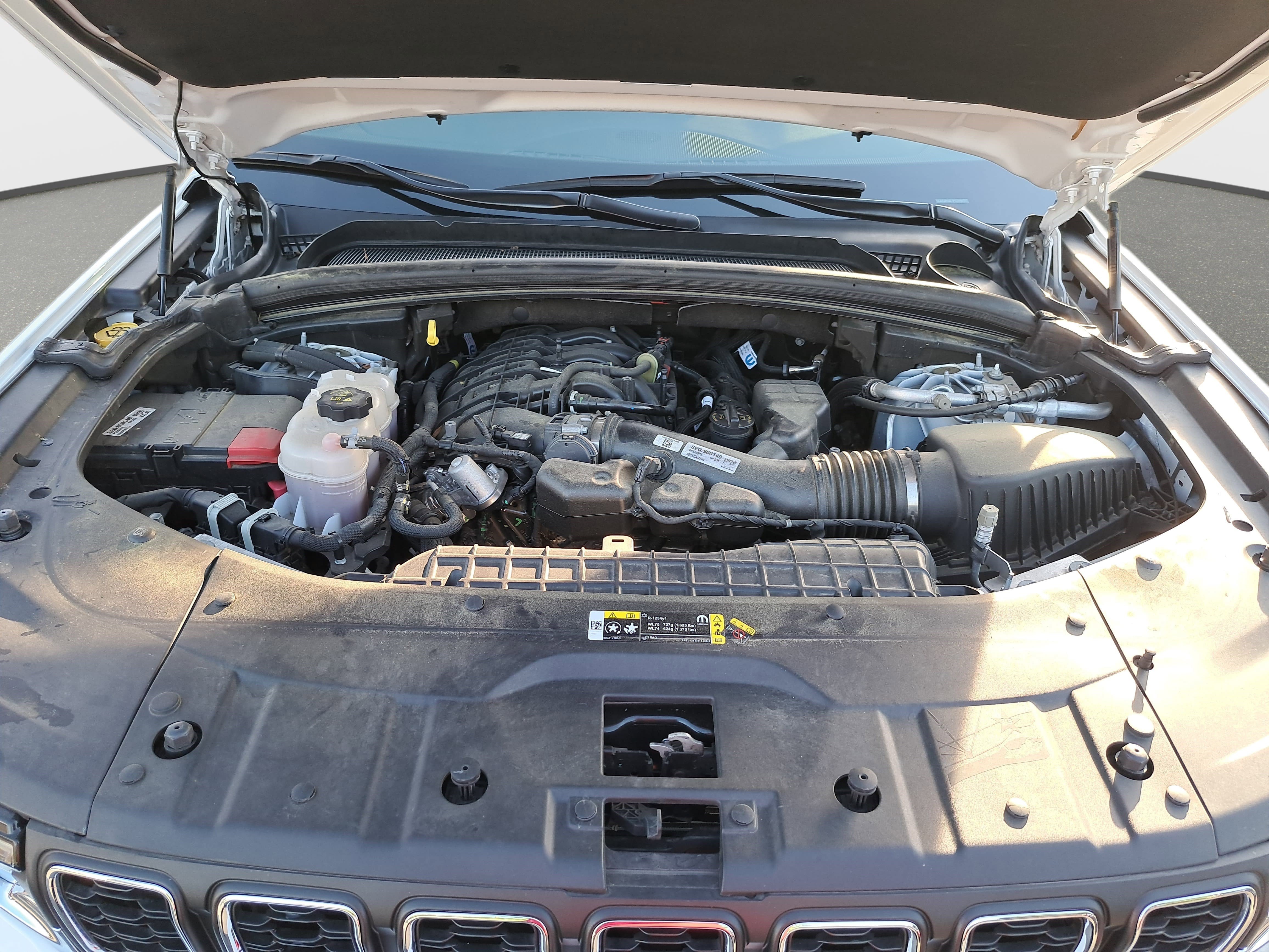 Used 2023 Jeep Grand Cherokee Laredo image 28