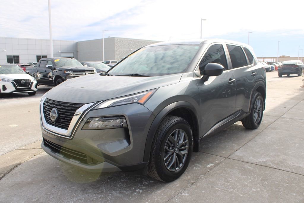 Used 2023 Nissan Rogue S image 3