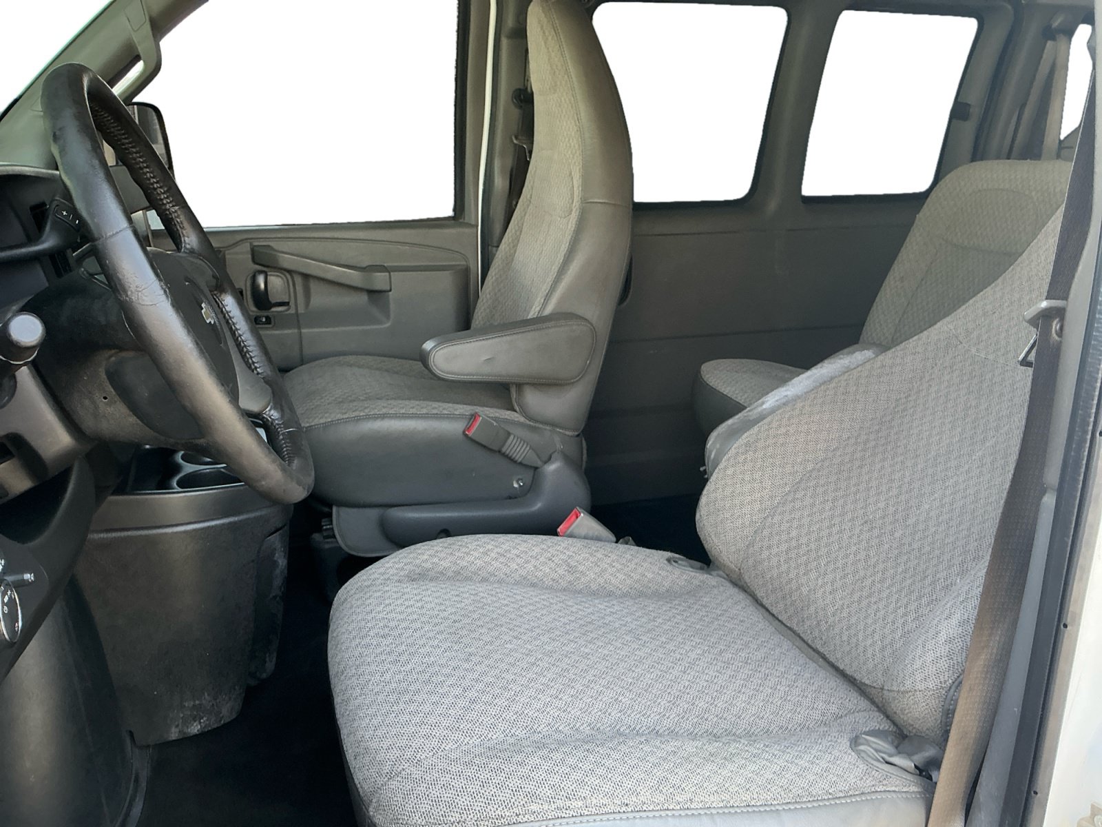 Used 2017 Chevrolet Express 3500 LT w/ LT Preferred Equipment Group RWD image 9