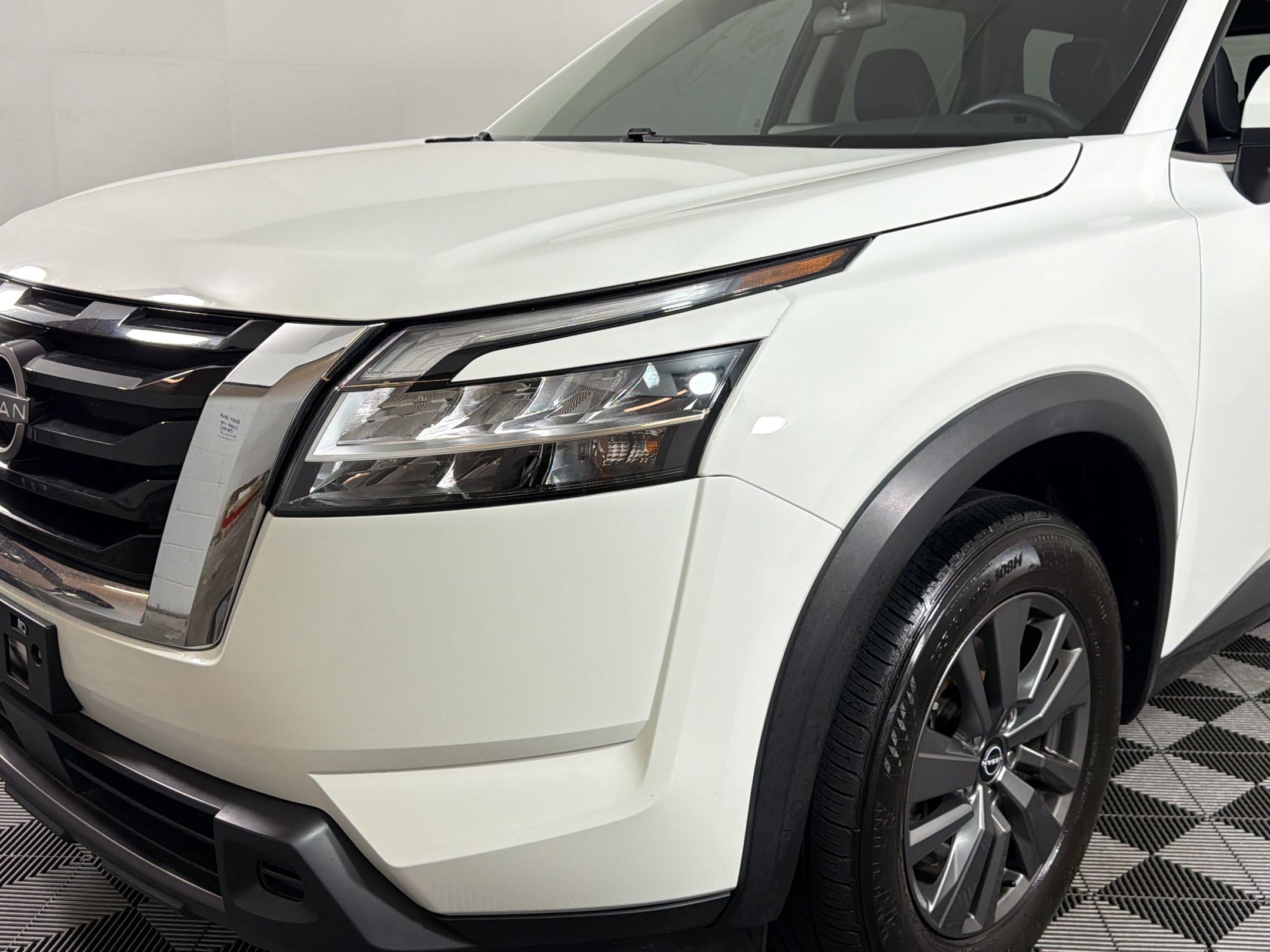 Used 2022 Nissan Pathfinder SV image 10