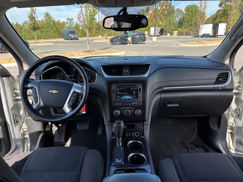 Used 2017 Chevrolet Traverse LT FWD image 28