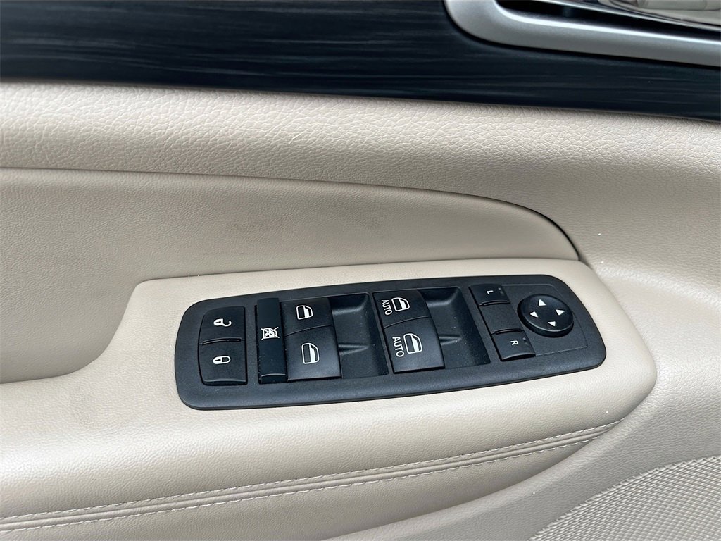 Used 2021 Jeep Grand Cherokee Laredo image 17