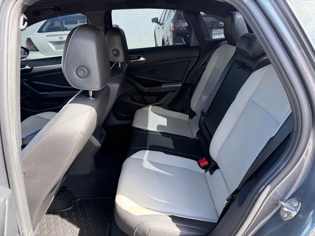 Used 2020 Volkswagen Jetta R-Line w/ R-Line Cold Weather Package FWD image 5
