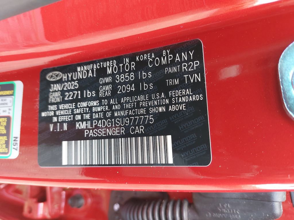 Certified 2025 Hyundai Elantra Limited FWD image 37