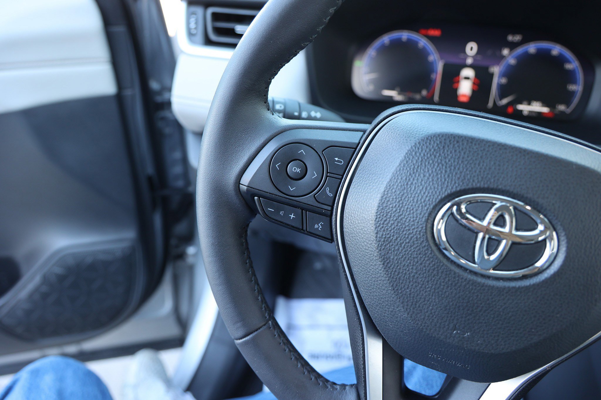 Used 2023 Toyota RAV4 Limited image 18