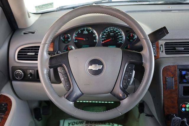 Used 2008 Chevrolet Suburban LT w/ LT Preferred Equipment Group RWD image 27
