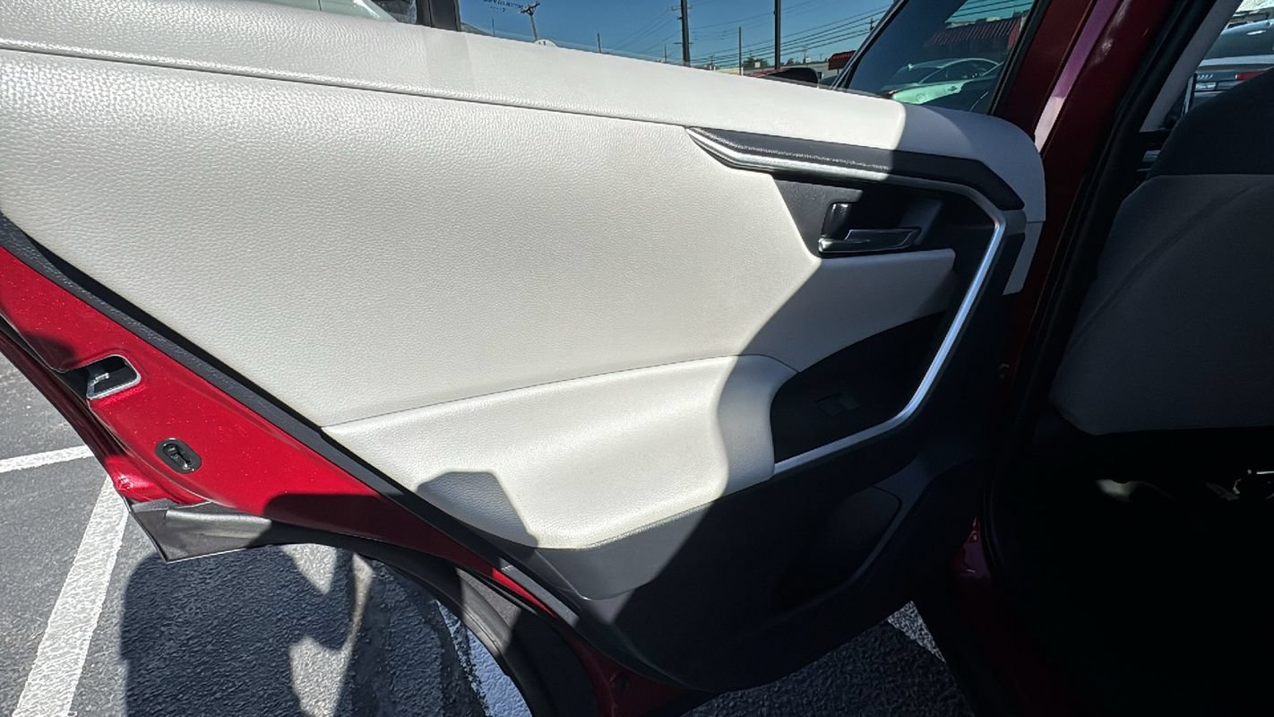 Used 2021 Toyota RAV4 XLE w/ Convenience Package AWD/4WD image 14
